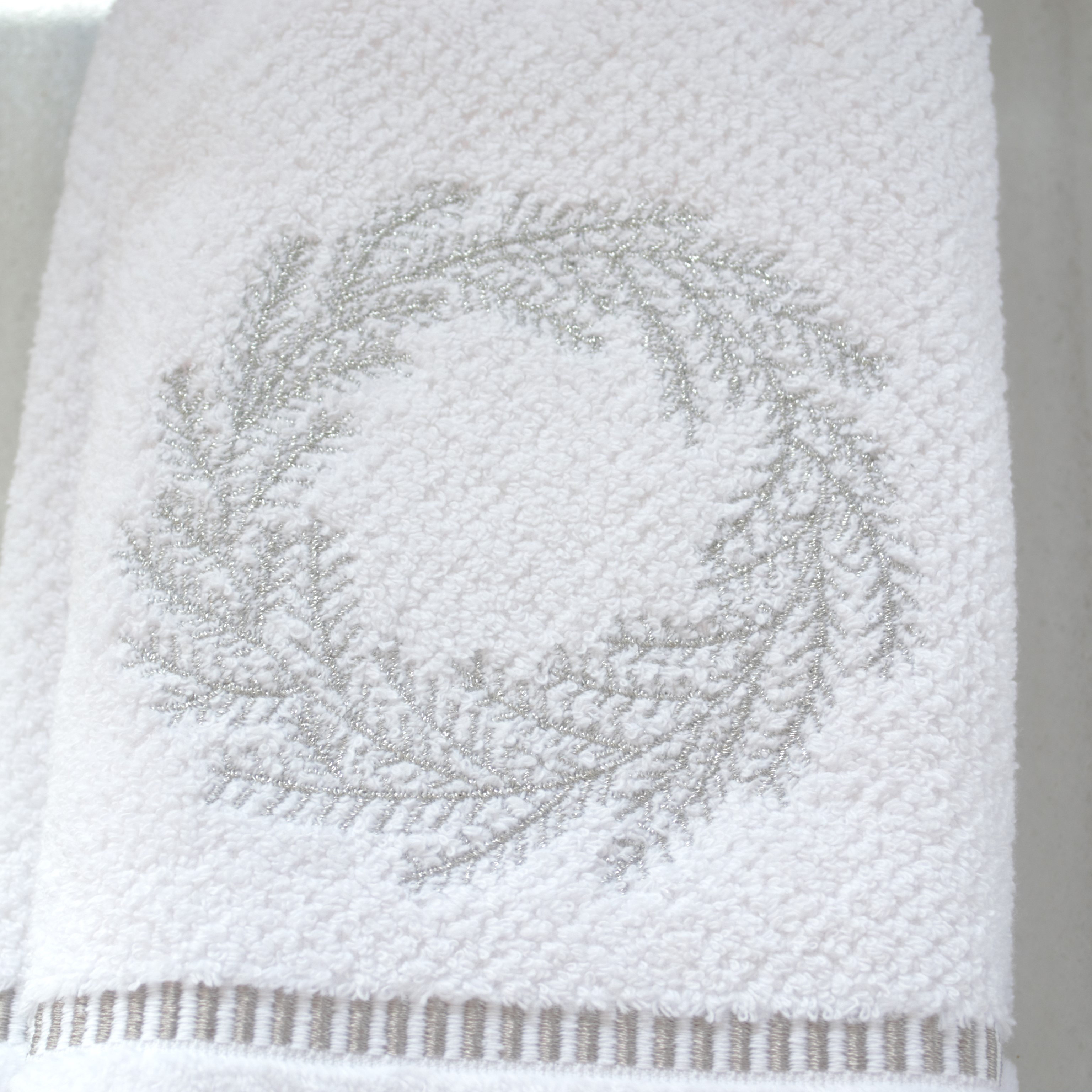 https://assets.wfcdn.com/im/10338079/compr-r85/2596/259690338/bath-towels.jpg