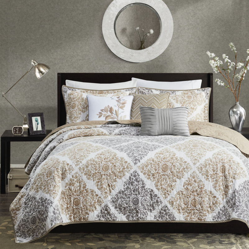 Ensemble de courtepointe imprimée 6 pièces avec coussins Claire, Courtepointe pour grand lit + 2 taies décoratives, Multi