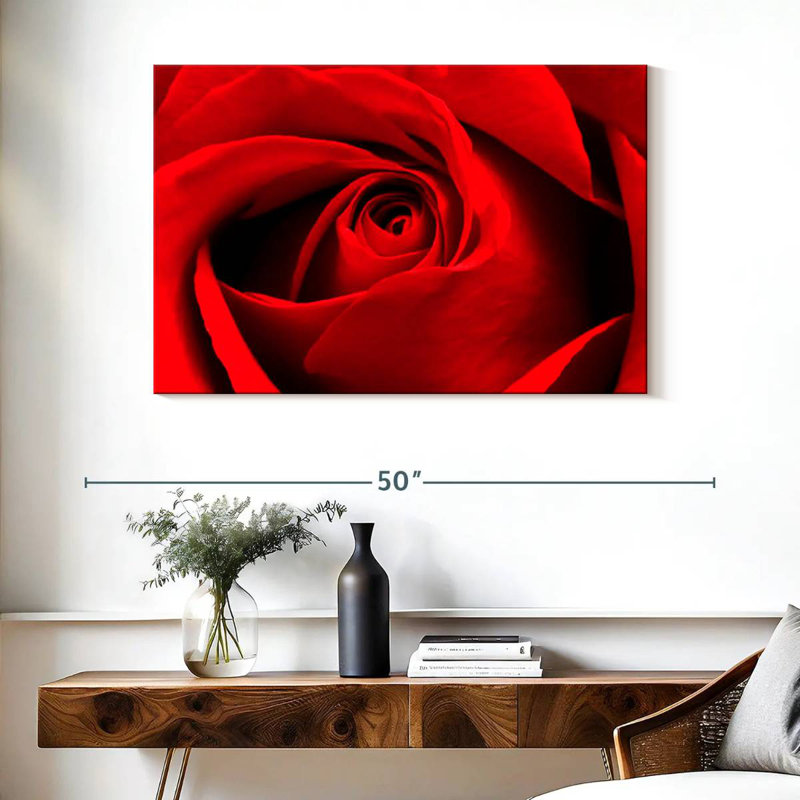 Harnek, gros plan d'une rose rouge, H 26 po x l 39 po