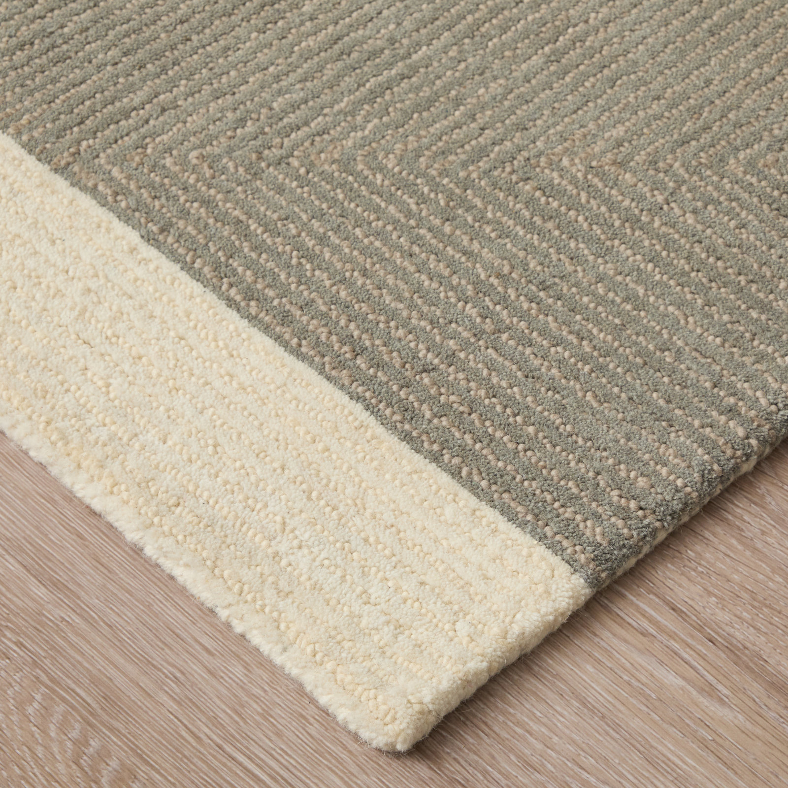 Nio Handmade Gray/Black/Ivory Rug, Rectangle 5' x 8'