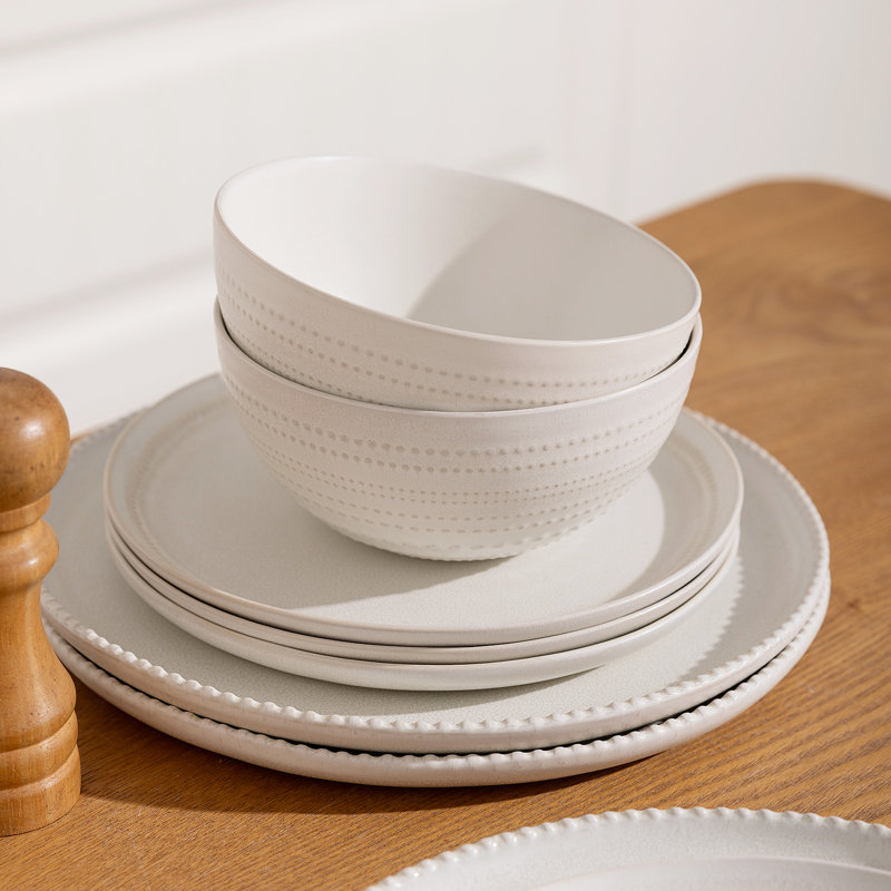 White embossed mesh pattern stoneware dinnerware set, 16 pieces, suitable for four people.