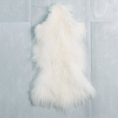 Tapis crème en fourrure d'agneau de Mongolie