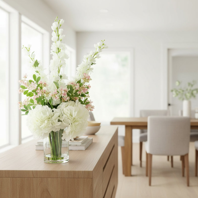 Arrangement d'hortensias et de Stephanotis dans un vase