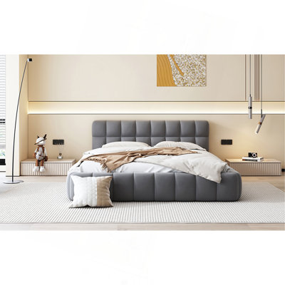 Grand lit plateforme tapissier avec tissu épais, lit au sol avec structure solide, gris