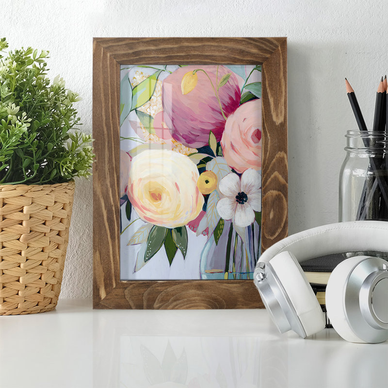 Georgia Bouquet I, encadré sur papier, H 9 po x l 7 po x P 1 po, Noyer