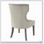 Chaise de salle à manger capitonnée beige et rustique avec revêtement confortable et design élégant pour tout espace repas