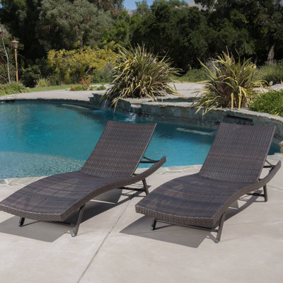 PE WICKER CHAISE