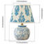 Lampe de table rétro en porcelaine florale bleue et blanche avec abat-jour en lin plissé de 11,81 pouces, conception à brancher