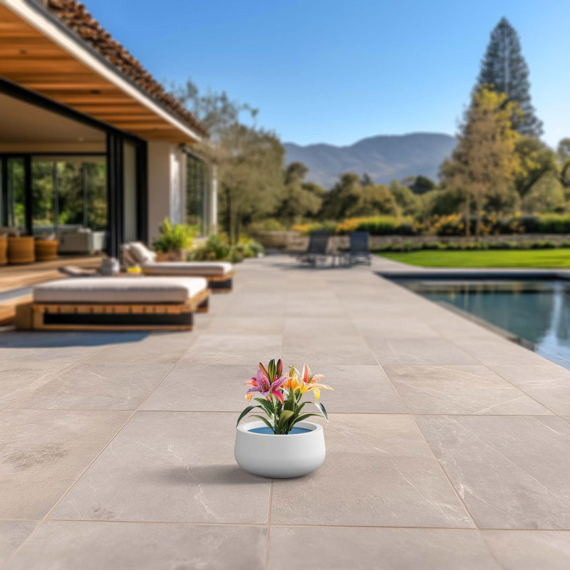 Pot à fleurs en béton Renfrew, H 5,91 po x l 11,81 po x P 11,81 po, Blanc vif (intérieur amélioré)
