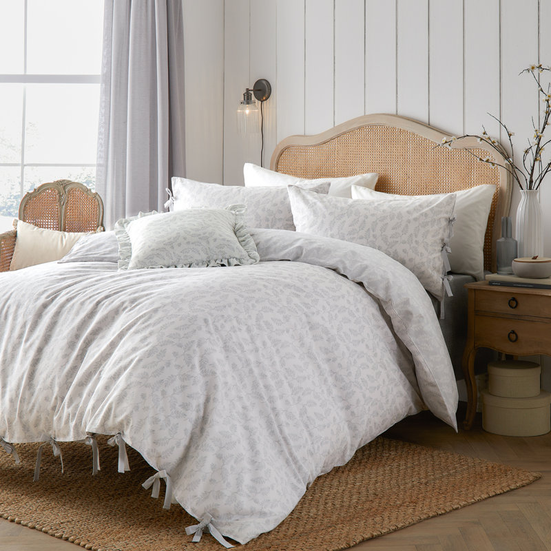 Chloe White Cotton Reversible Bedding Set, King Duvet Cover Set + 2 Standard Pillowcases