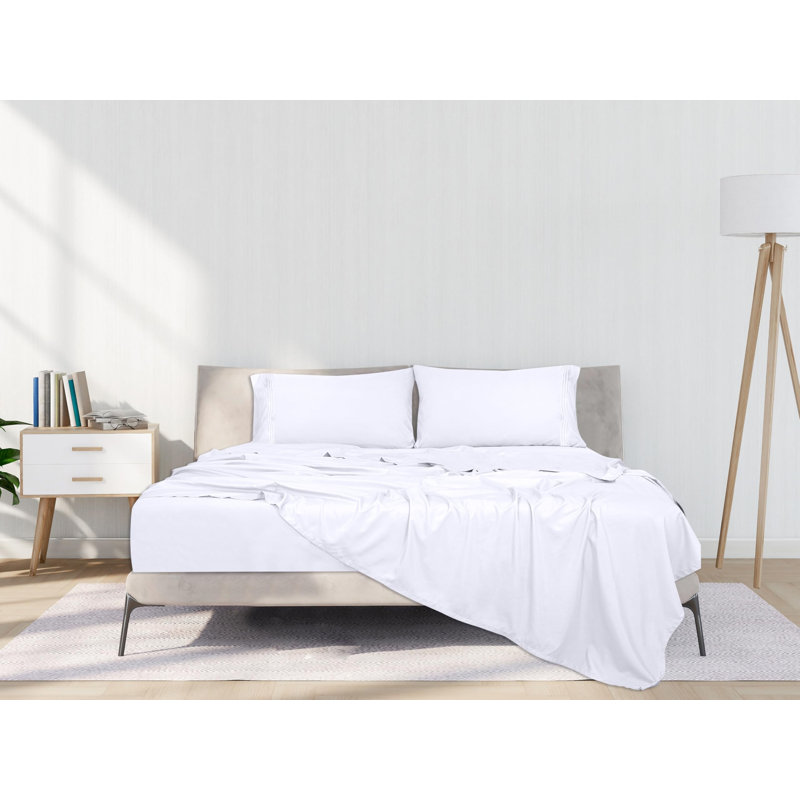Royale Linens 4 Piece Sheets Set - Soft Brushed 1800 Microfiber Bedding - 1 Fitted and 1 Flat Sheet, 2 Pillow cases - Wrinkle Free & Fade Resistant - Hotel Luxury Bed Sheets Set