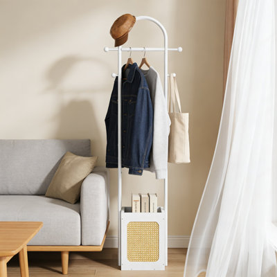 Portemanteau autoportant avec panier de rangement, portemanteau à 6 crochets avec motif en rotin pour le salon, la chambre à coucher et le bureau