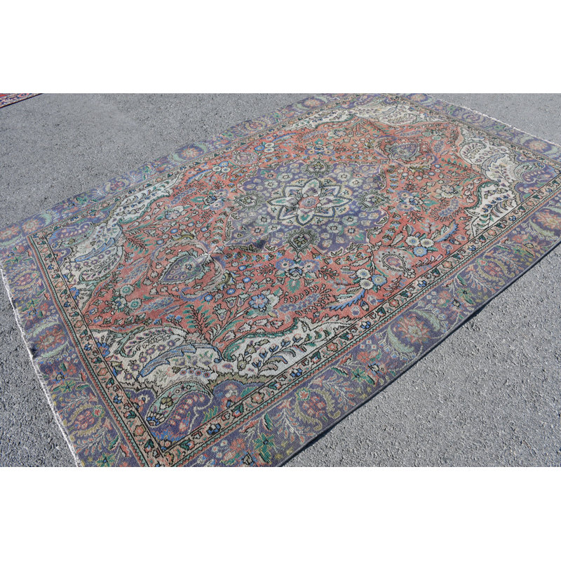 Tapis turc rétro unique avec des couleurs vives et un motif floral complexe pour la décoration intérieure bleu / rose