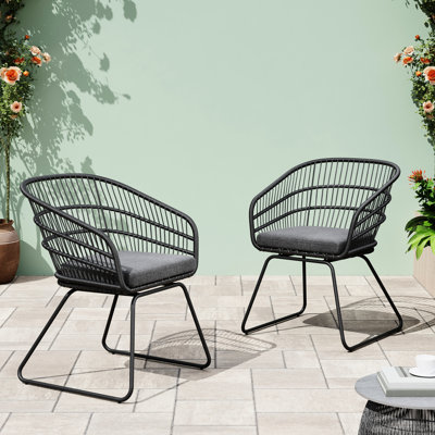 Chaise d'extérieur en gris, 2 pièces avec coussins. de forme arrondie et structure de baignoire tout en courbes. Coussins à eau pour le plaisir. L 23,44 po x P 24,16 po, H 31,4 po, capacité de 300 lb, gris, transitionnel stable
