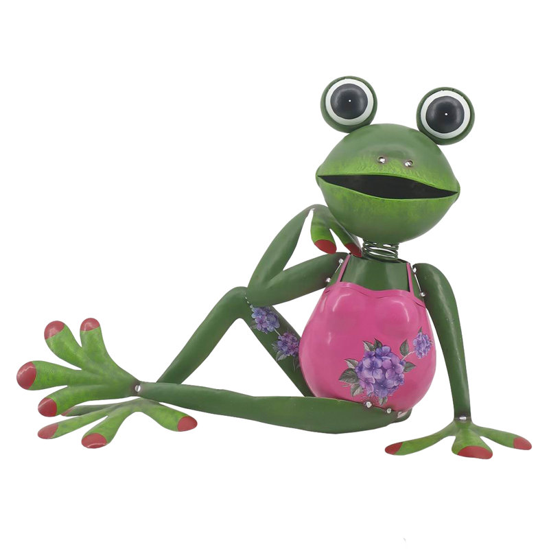 Bikini portant une statue de grenouille se prélassant au soleil