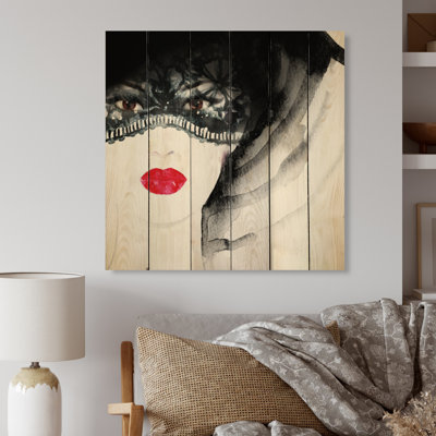 «Woman with Red Lips and Black Eye Mask» - Décoration murale en bois glamour