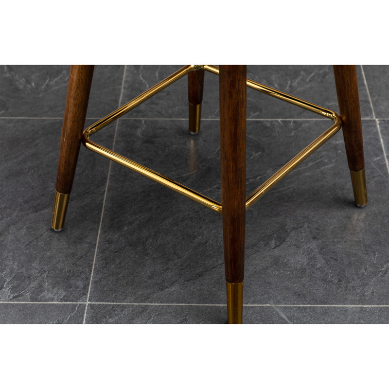 Tabouret de comptoir jaune de style Mid-Century moderne à 2 boutons, revêtement en tissu, garniture cloutée, paire de pieds en bois massif, siège incurvé, repose-pieds en métal