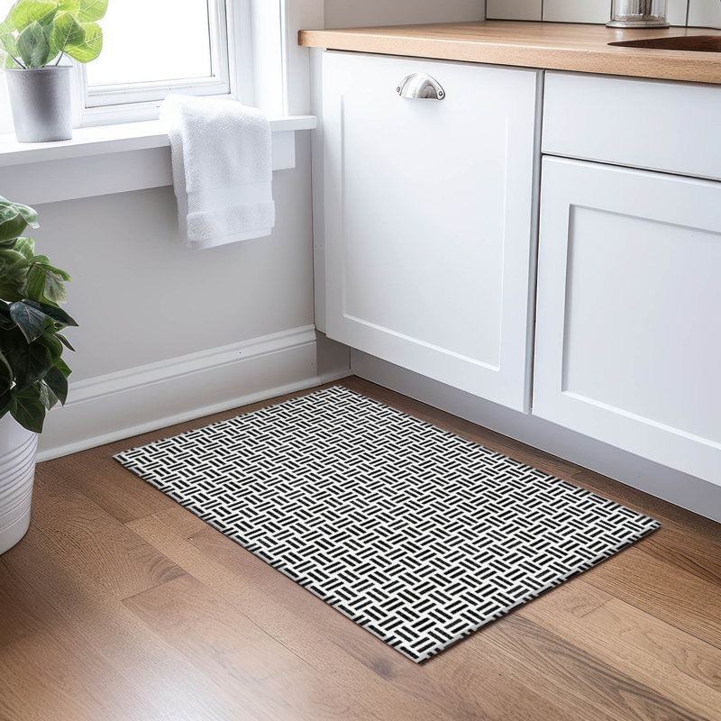 Aquaisha Geometric Indoor Rug, Rectangle 1'8" x 2'6"