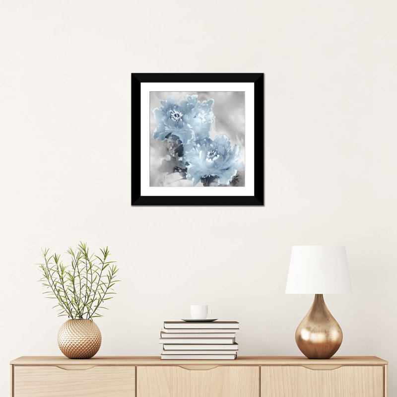 «Flower Bloom on Silver I», reproduction d'art sur toile, H 16 po x l 16 po x P 1 po, Papier d'art encadré noir, Blanc