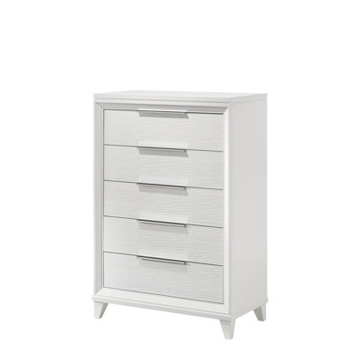 Grande commode contemporaine à 5 tiroirs à finition texturée blanche en bois massif