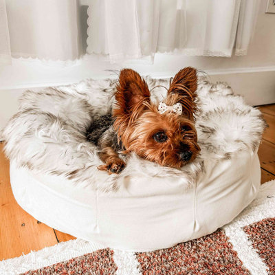 Lit pour chien en fausse fourrure PupPouf - blanc avec accents bruns