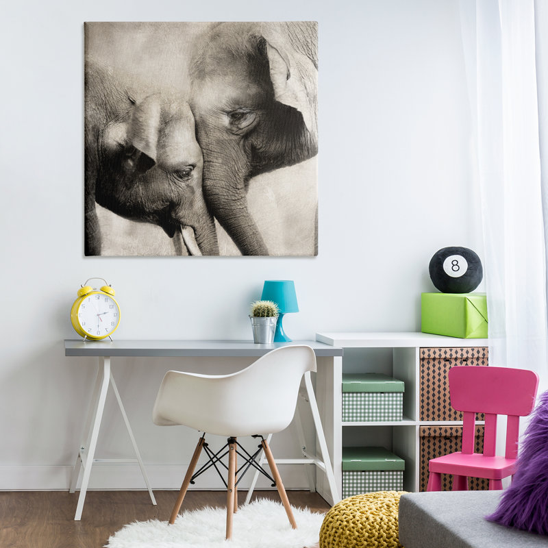 «Elephant & Baby Hug Canvas», conception par CAD Designs, H 36 po x l 36 po