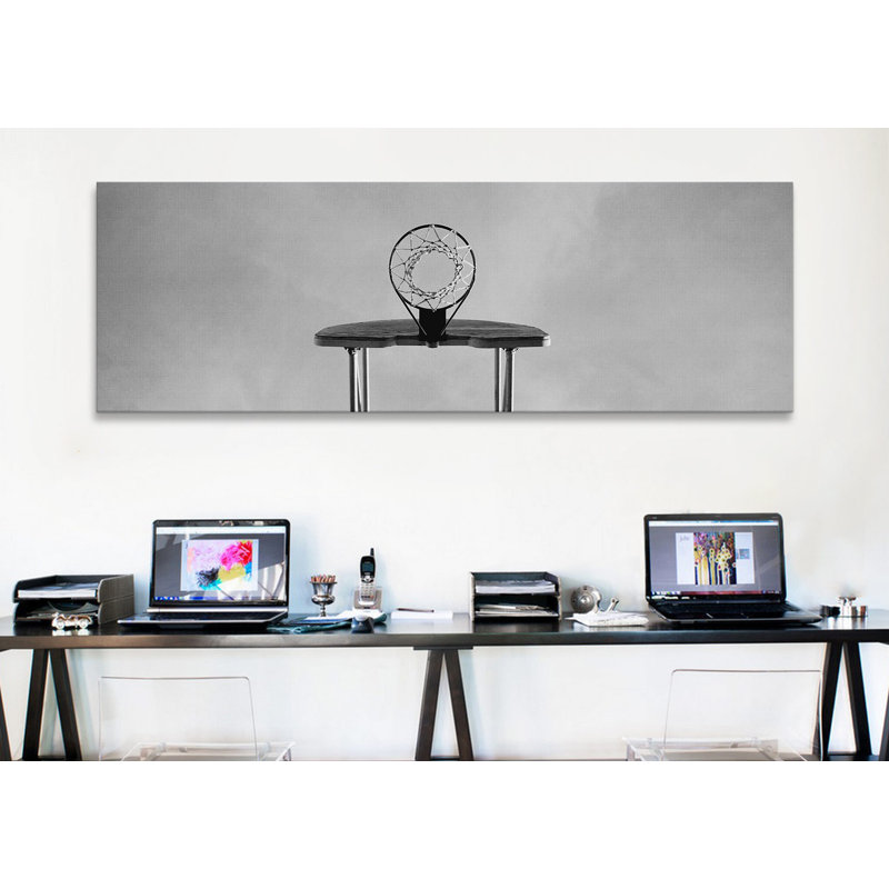 «Low Angle View of a Basketball Hoop», impression panoramique sur toile tendue, H 24 po x l 72 po x P 1,5 po, Toile tendue