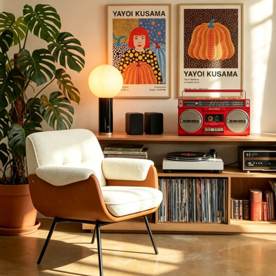 Ensemble de fauteuil et repose-pieds pivotant rembourré Mid-Century avec détails en cuir de qualité supérieure