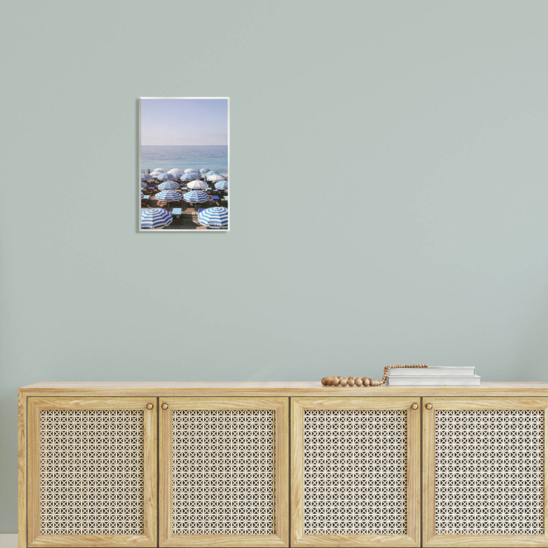 Parasol de plage, ciel clair, art mural, par Carina Okula, H 15 po x l 10 po x P 0,5 po