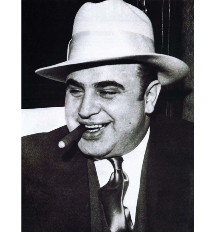 Al Capone, H 18 po x l 13 po
