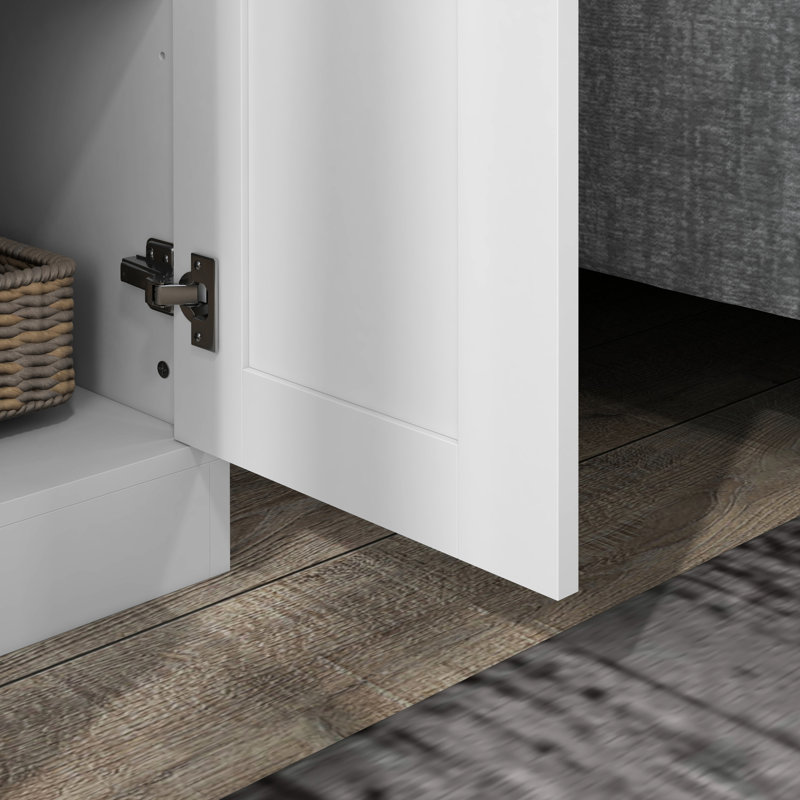 Rangement blanc de 69 po de hauteur avec attrait moderne et garde-manger polyvalent et spacieux