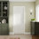 Porte de poche coulissante 24 po x 80 po à 1 panneau et à fond creux avec un fond creux et une base moulée et un loquet d'intimité en nickel teinté