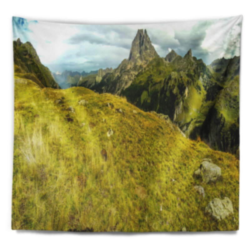 Tapisserie de panorama à montagnes vives en polyester avec accessoires suspendus inclus, H 68 po x l 80 po