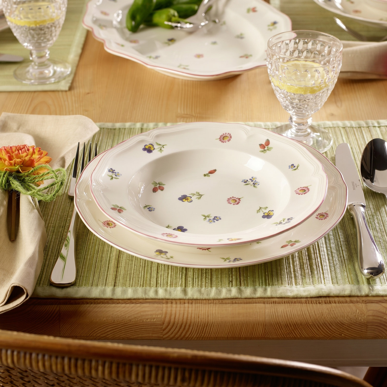 Petite Fleur 10" Dinner Plate