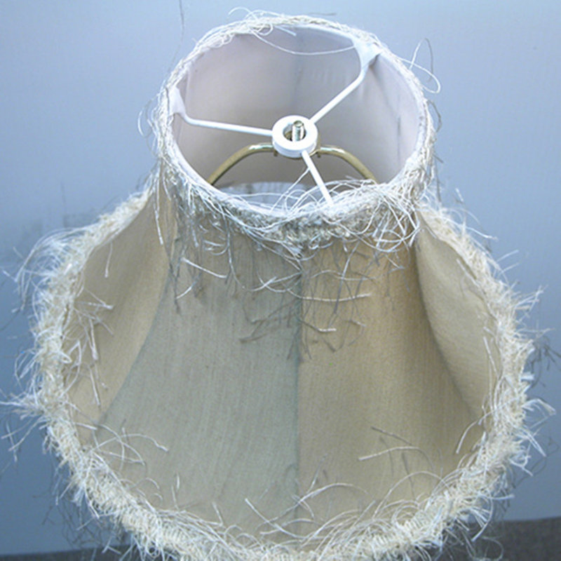 Abat-jour cloche en soie/chantoung H 9 po (vis) en beige