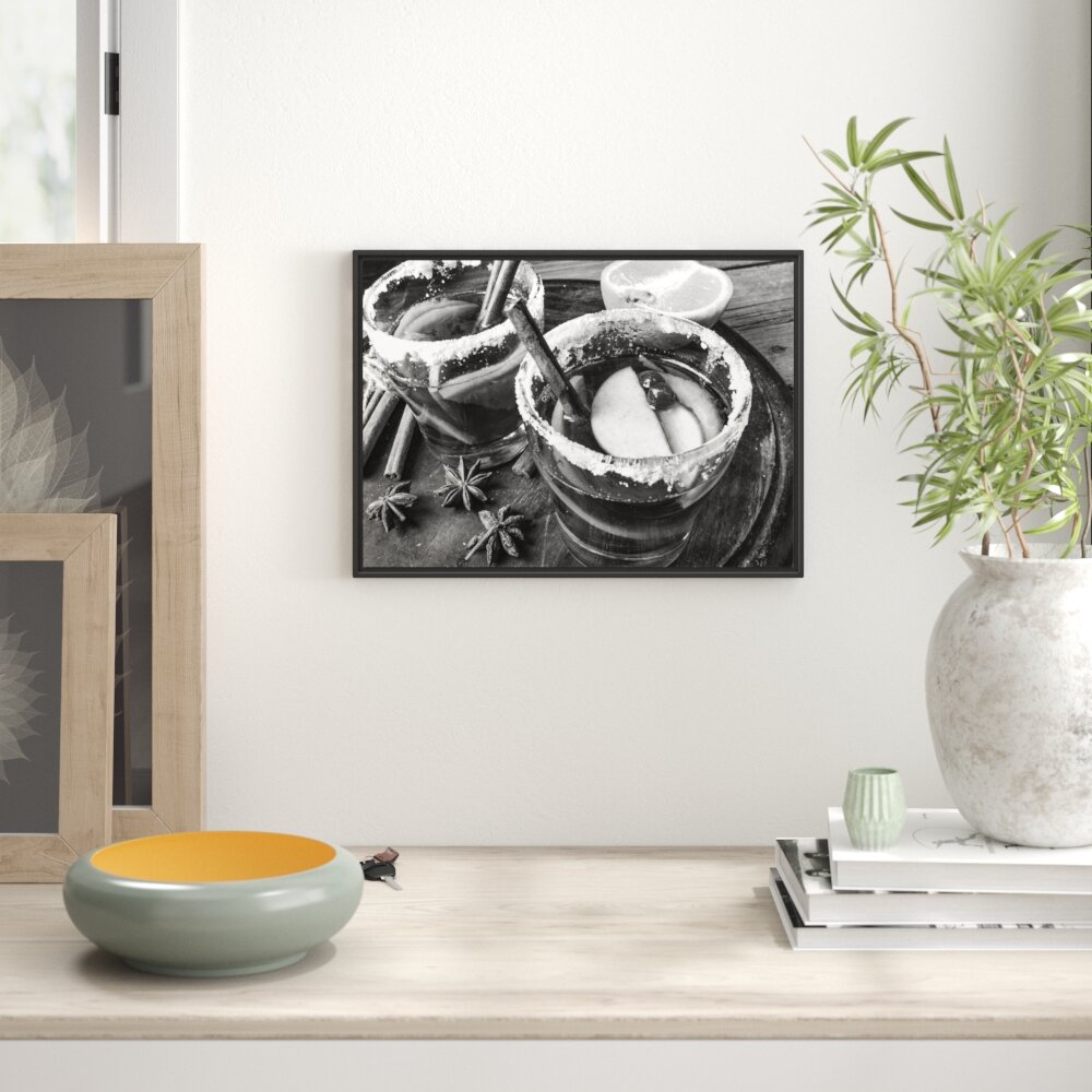 Gerahmtes Wandbild eine winterliche Bowle Kunst B&W