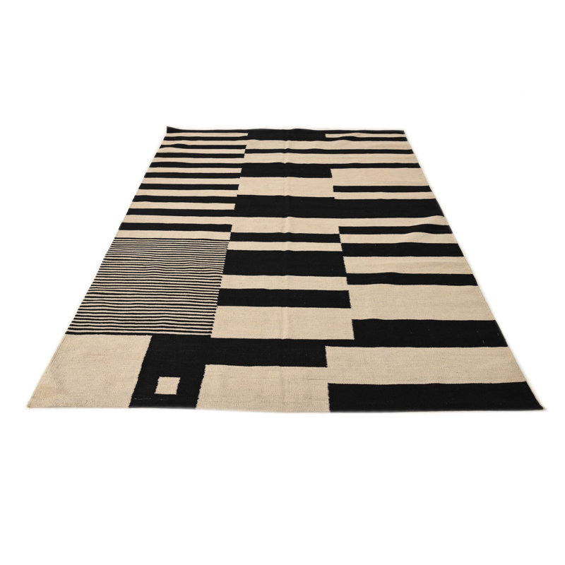 Tapis noir et blanc 5 x 8