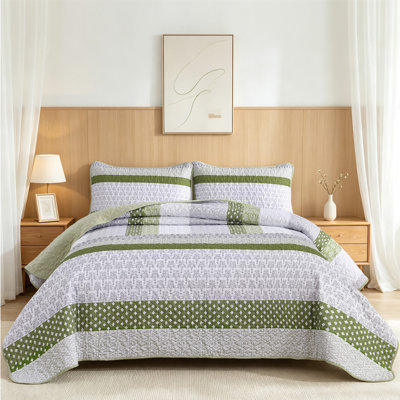 3-Piece Bohemian Stripe Quilt Set Lightweight Microfiber All Season