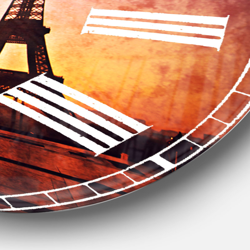 Horloge murale Eiffel, Surdimensionné