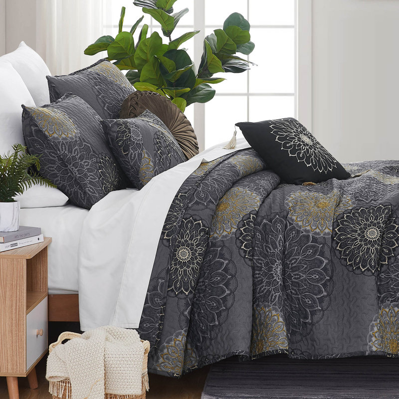 Midnight Floral Collection Microfiber 6 Piece Oversized Quilt Set by Southshore Fine Linens, Black