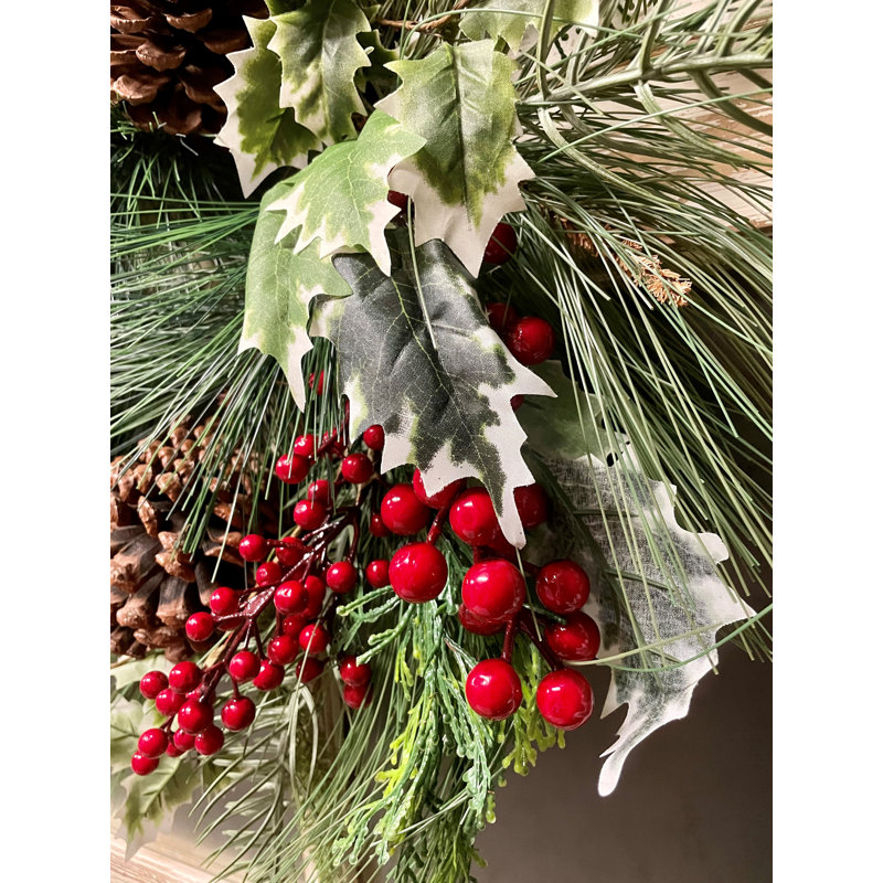 Couronne de chlorure de polyvinyle 24 po Pinecone Holly Berry