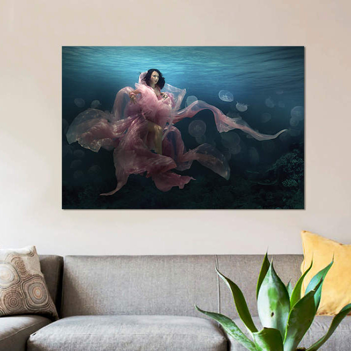 «The Bloom Goddess», impression sur toile, H 12 po x l 18 po x P 1,5 po, Toile tendue, Pas de tapis