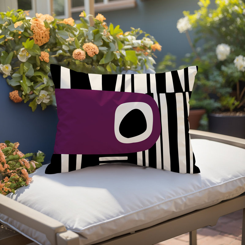 Oreiller rectangulaire réversible intérieur / extérieur Jina, H 14 po x l 20 po, Mauve / noir / blanc cassé