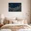 Toile murale représentant une chaîne de montagnes sous un croissant de lune, avec des lignes dorées-2045291292