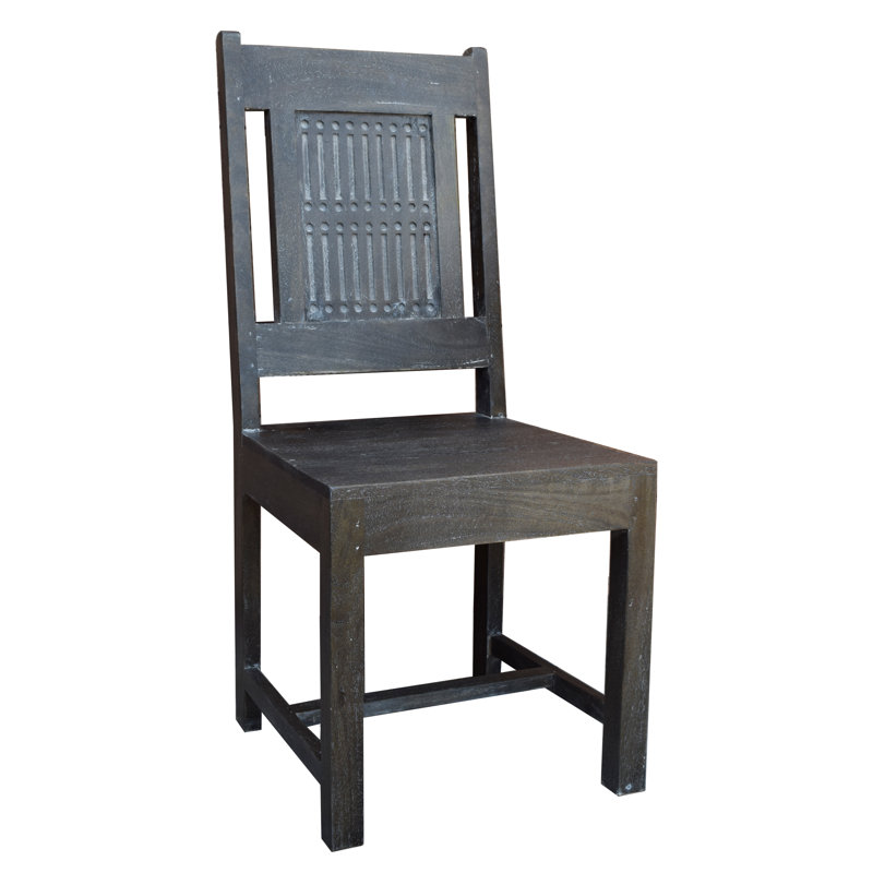 Chaise en bois massif