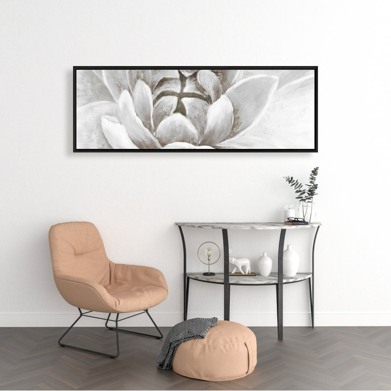 " Delicate White Chrysanthemum "