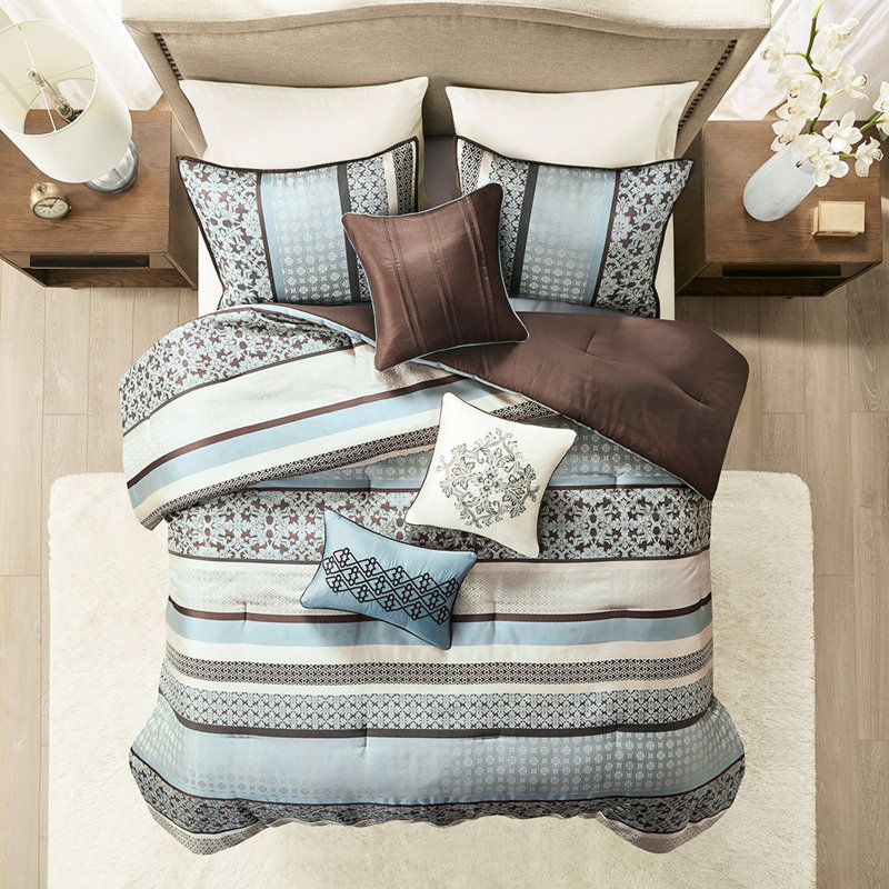 Édredon pour très grand lit 7 pièces en bleu - géométrique avec détails brodés, 100%, comprend 3 édredons, ensemble de literie, édredon traditionnel, lavable à la machine, décoratif inclus