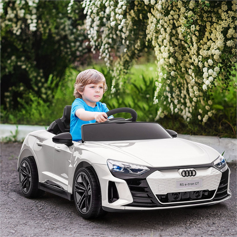 Voiture autoportée blanche e-tron GT avec télécommande parentale et roues amortissantes