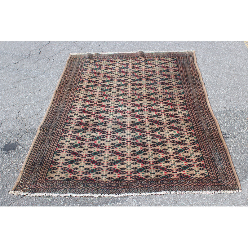 Tapis unique en laine noué à la main des années 1950 de 4 pi 1 po x 5 pi 11 po en brun / beige / vert