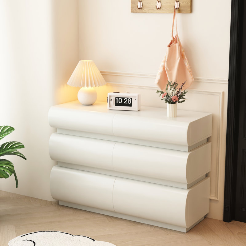 Commode 6 tiroirs blanche, tiroirs sans poignée pour une apparence élégante et contemporaine, utilisation multifonctionnelle dans le salon, structure stable avec, couleur portante élevée, surface d'eau